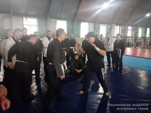 Знешкодити й затримати: практичні заняття для слухачів КЦППП «Академія поліції» ННІ № 1 НАВС Фото 3