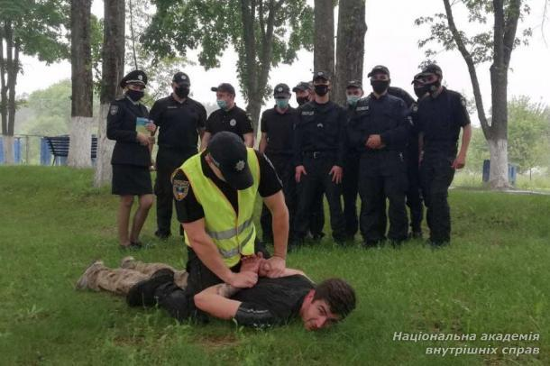 Відпрацювання практичних навичок зі слухачами підрозділів поліції особливого призначення Фото 1