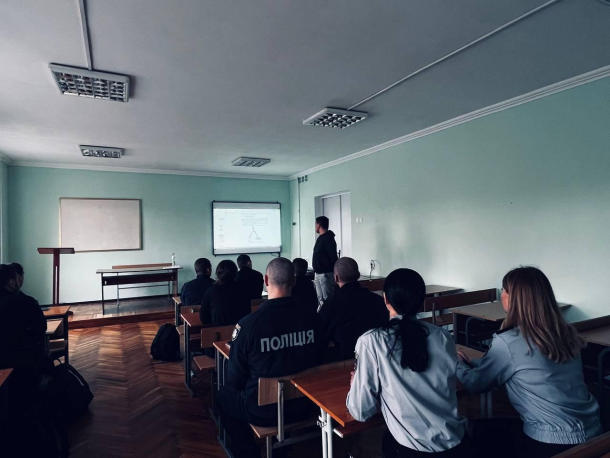 У КЦППП «Академія поліції» відбулася зустріч із військовослужбовцем Збройних Сил України Фото 1