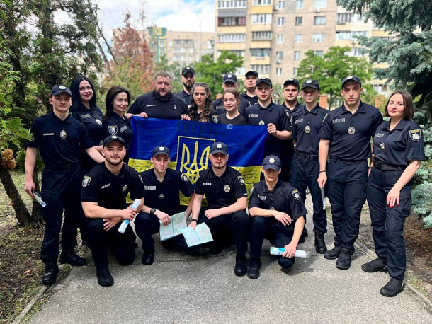Урочистий випуск поліцейських підрозділів особливого призначення в КЦППП «Академія поліції» Фото 1