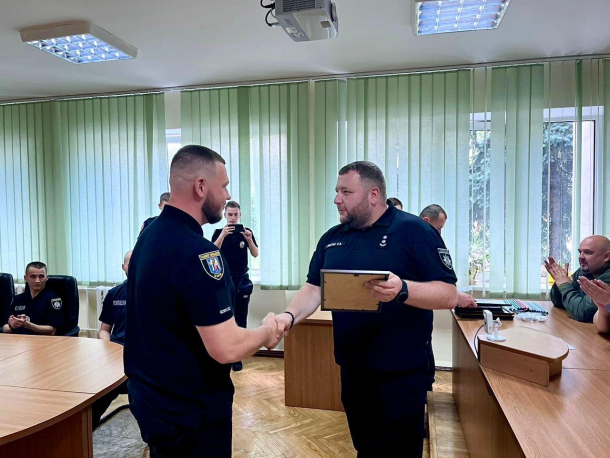 Урочистий випуск поліцейських підрозділів особливого призначення в КЦППП «Академія поліції» Фото 2