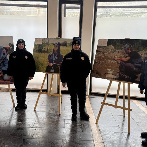 Фотовиставка «Жінки у розмінуванні» Фото 3