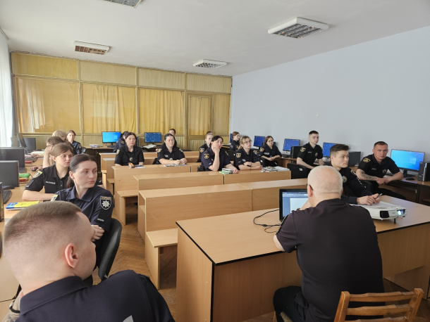 Слухачі КЦСПП завітали до київської гімназії Фото 1